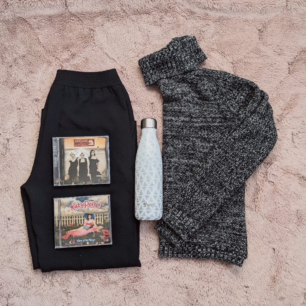 Merona Black and White turtleneck sweater